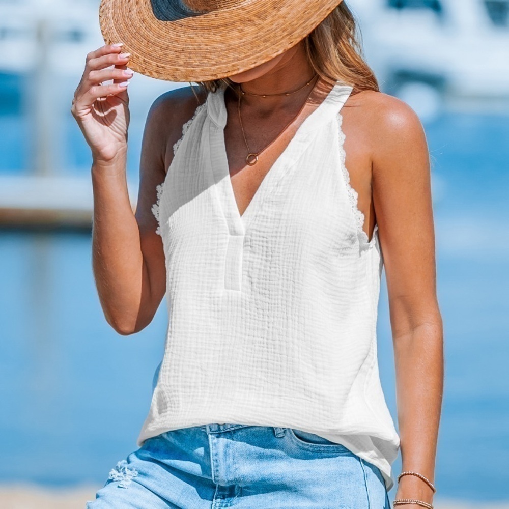 CUPSHE White V-neck Lace Trim Sleeveless Top